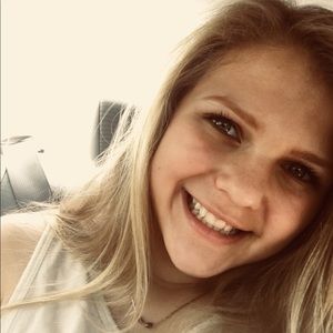 Meet your Posher, Isabel